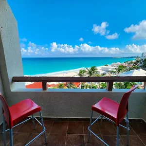 https://beachfront-and-ocean-view-apartment-cancun.quintano-roohotels.com